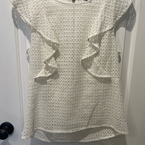 Joe’s Collection Cream Ruffled Sleeveless Blouse.     0012 - Picture 1 of 4